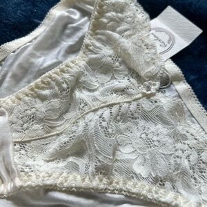 sold•NWT vintage lacey silk panties S